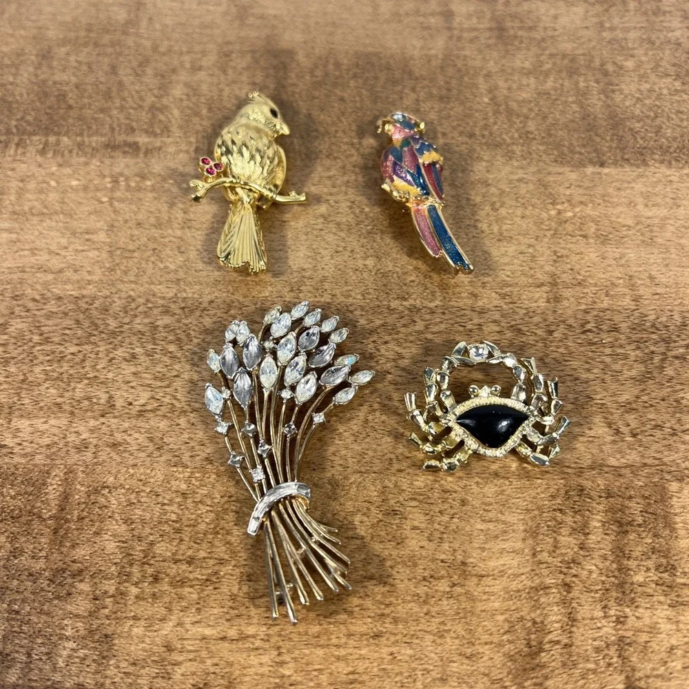 Vintage‎ Brooch Lot Birds, Crab, Flower Bouquet